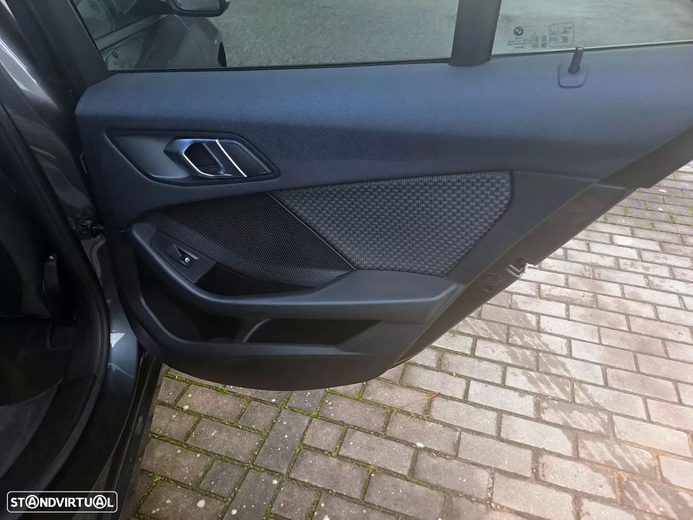 BMW 116 i Advantage — fotografia 24