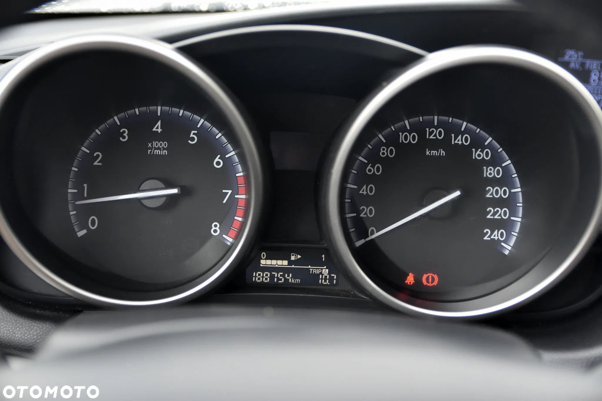 Mazda 3 1.6 Exclusive + - 27