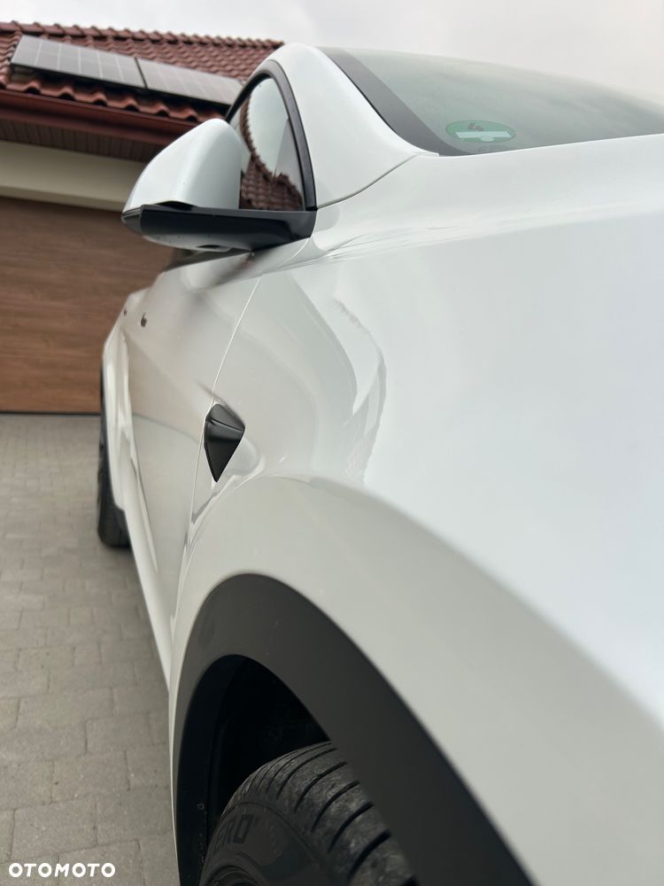 Tesla Model Y Performance Dual Motor AWD - 4