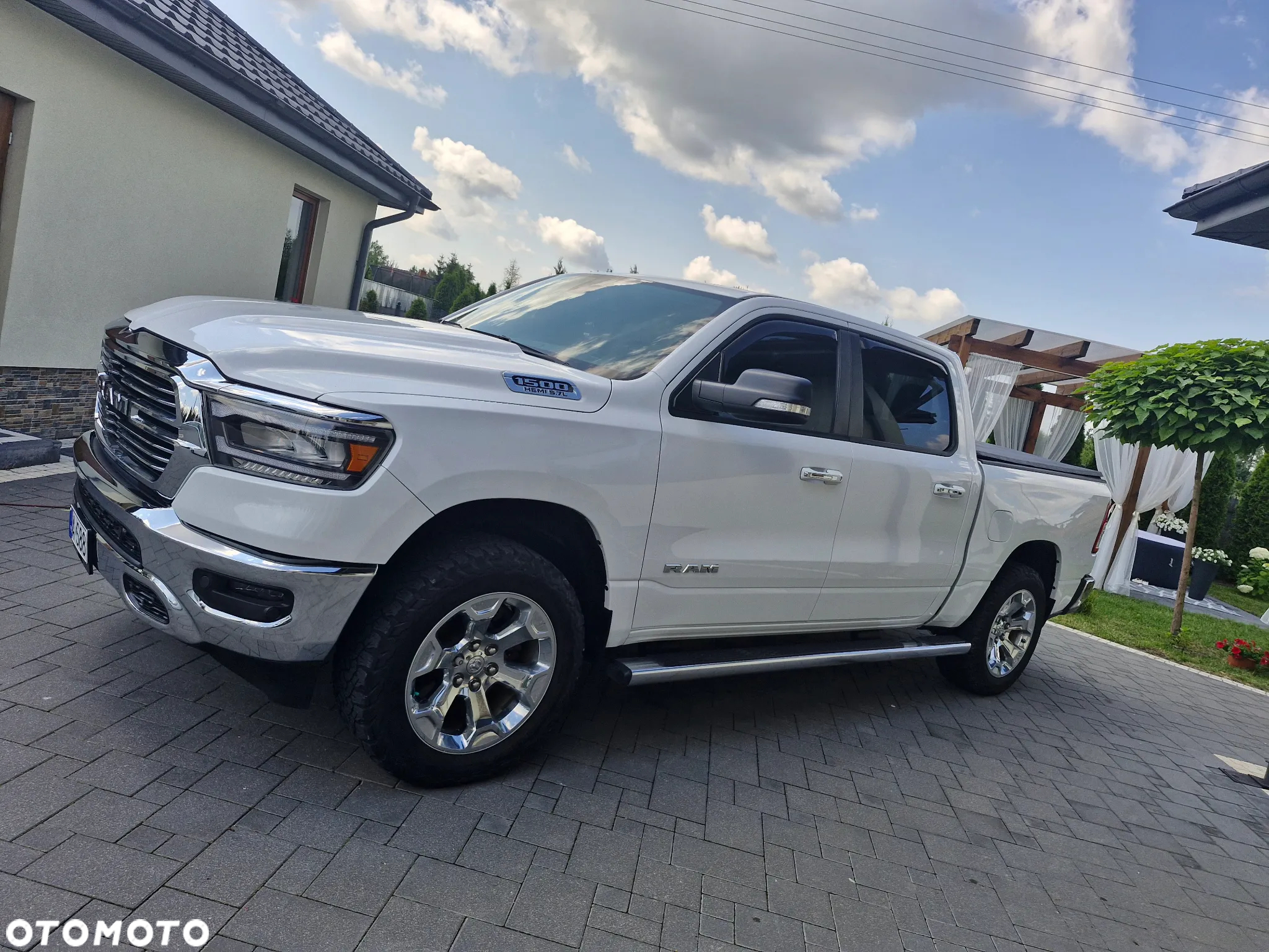Dodge RAM 1500 5.7 4x4 - 16