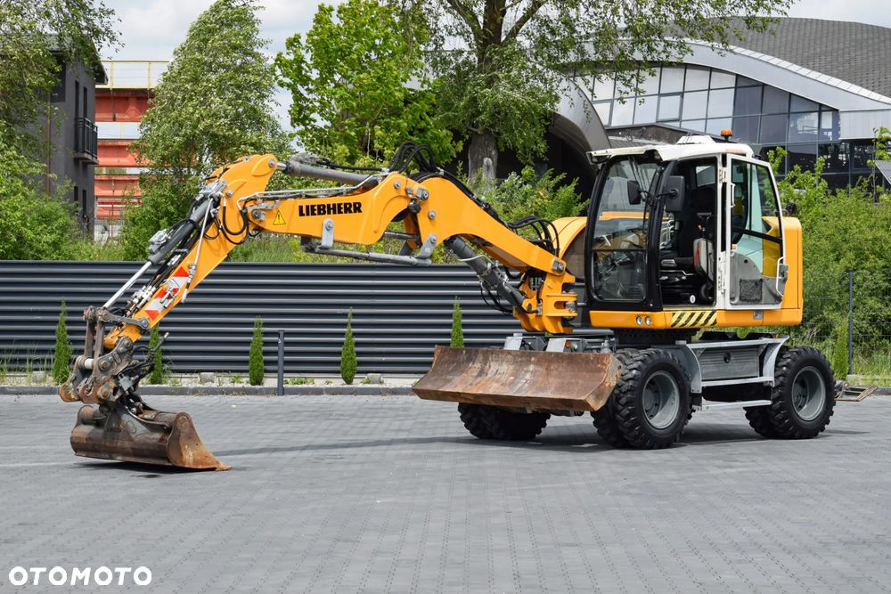 Liebherr A910 COMPACT / KOPARKA KOŁOWA / KABINA / KLIMATYTZACJA / SPYCH / PODPORY / DODATKOWY OSPRZĘT / SPROWADZONA - 1