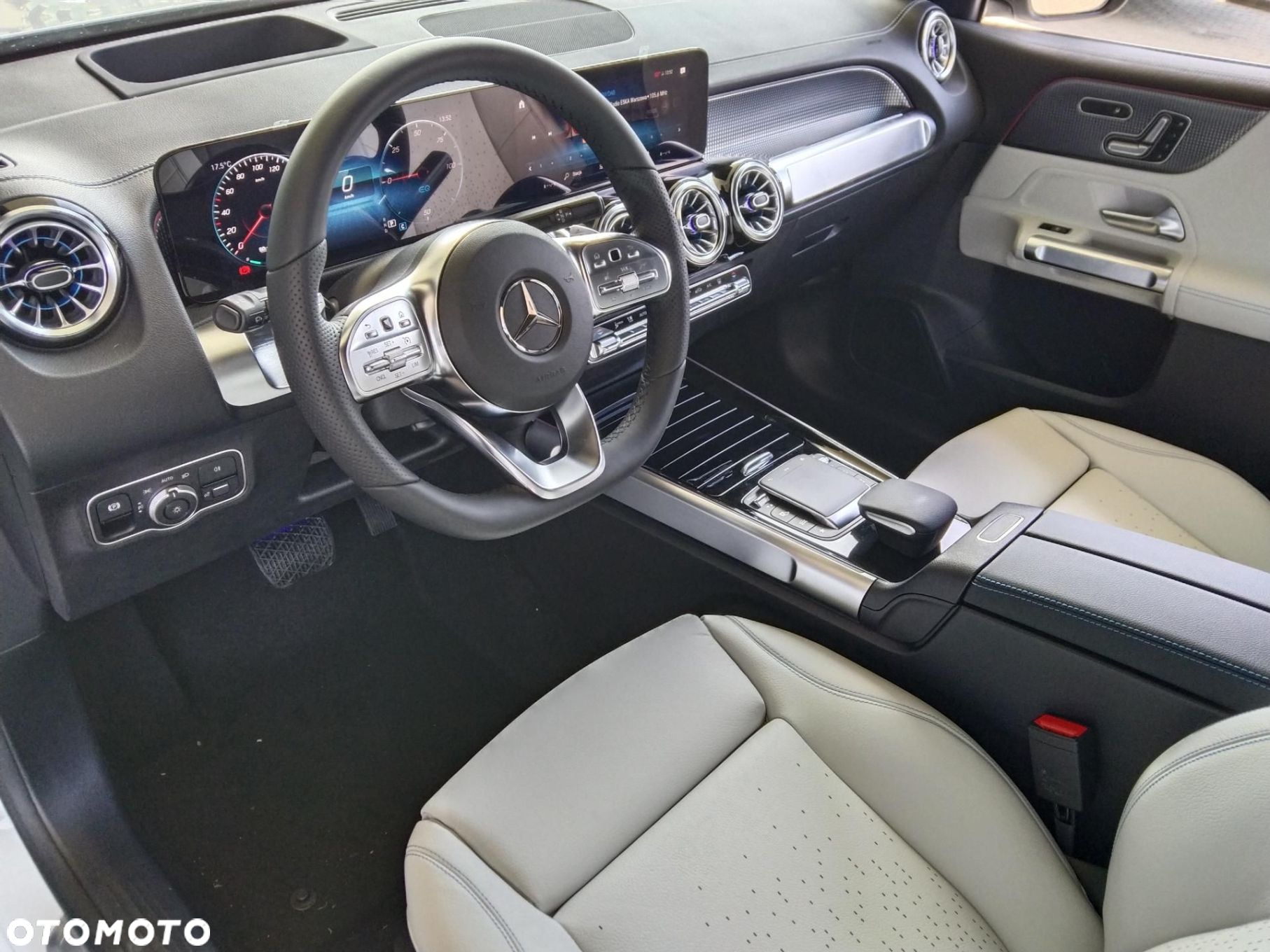 Mercedes-Benz EQB - 8