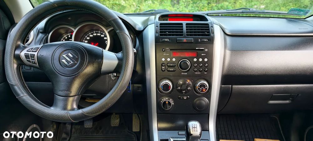 Suzuki Grand Vitara 2.0 - 5