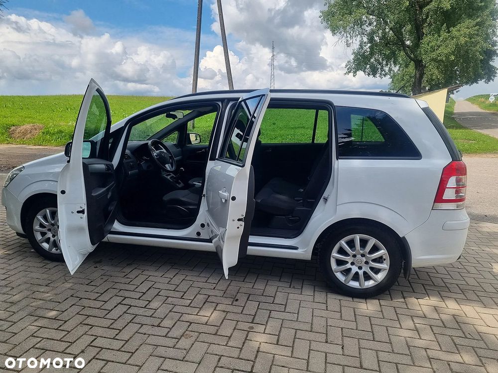 Opel Zafira 1.6 Essentia - 12