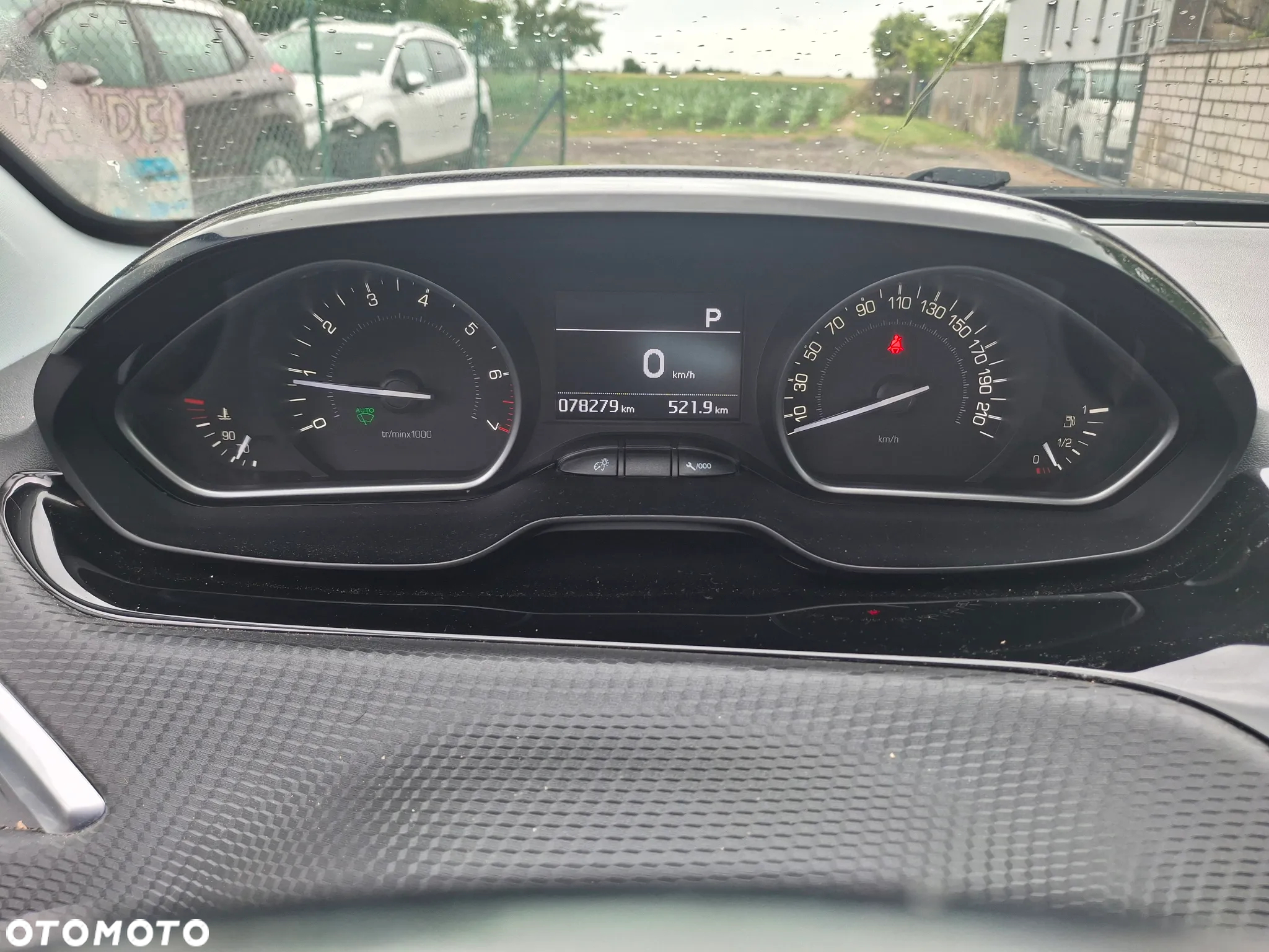 Peugeot 208 - 13