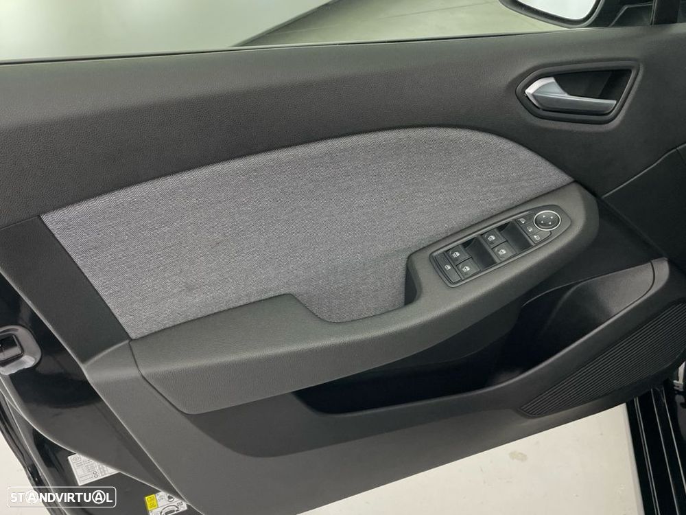 Renault Clio 1.0 TCe Techno — fotografia 17
