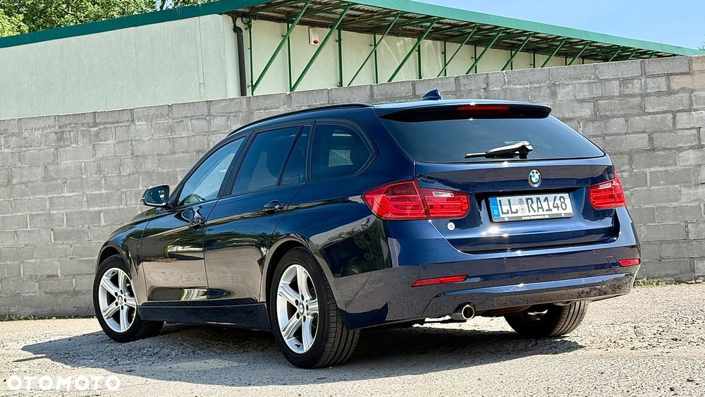BMW Seria 3 318d DPF Touring Edition Exclusive - 11