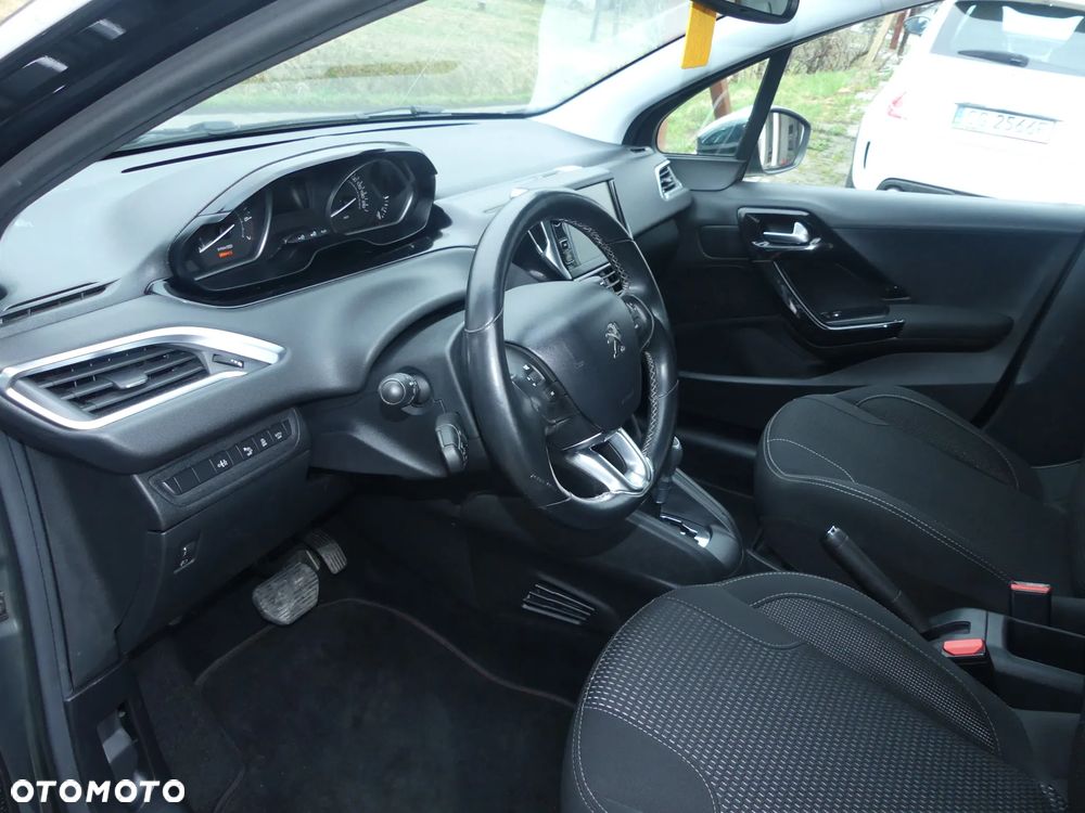 Peugeot 208 1.2 PureTech GPF Signature S&S EAT6 - 6