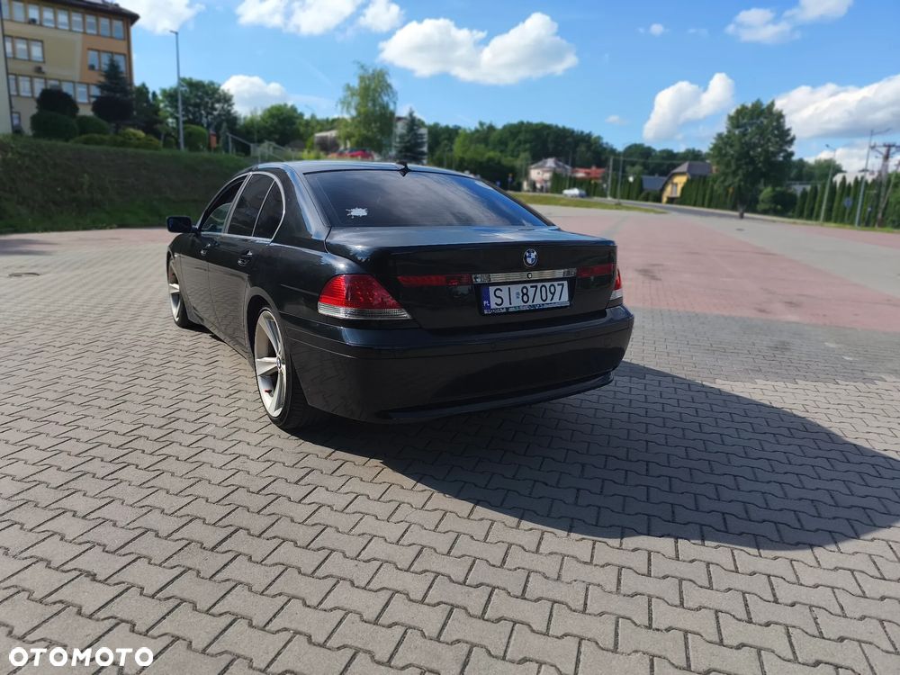 BMW Seria 7 745i - 3