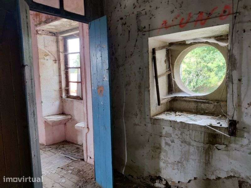 Casa antiga de pedra com quintal - Grande imagem: 5/10