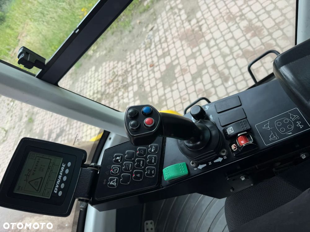 Atlas Copco DYNAPAC CA3500D Walec Drogowy Terenowy Guma-Stal. 12 ton. Import Norwegia 2015rok. Maszyna w pięknym stanie! Wentylacja Klima. Serwisy w Dekra AKTUALNE. Zero zniszczeń IGŁA Po serwisach eksploatacyjnych w Norwegii. Walec z Upadłości od pierwszego właściciela. Posiada system przeciwpożarowy! Obrotowy fotel wraz ze sterowaniem. Gniazdo 230volt. Dokumenty Dekra! Silnik Cummins 140Km. Nagłośnienie radio na pilot! Usb. Zero luzów i wycieków! - 7