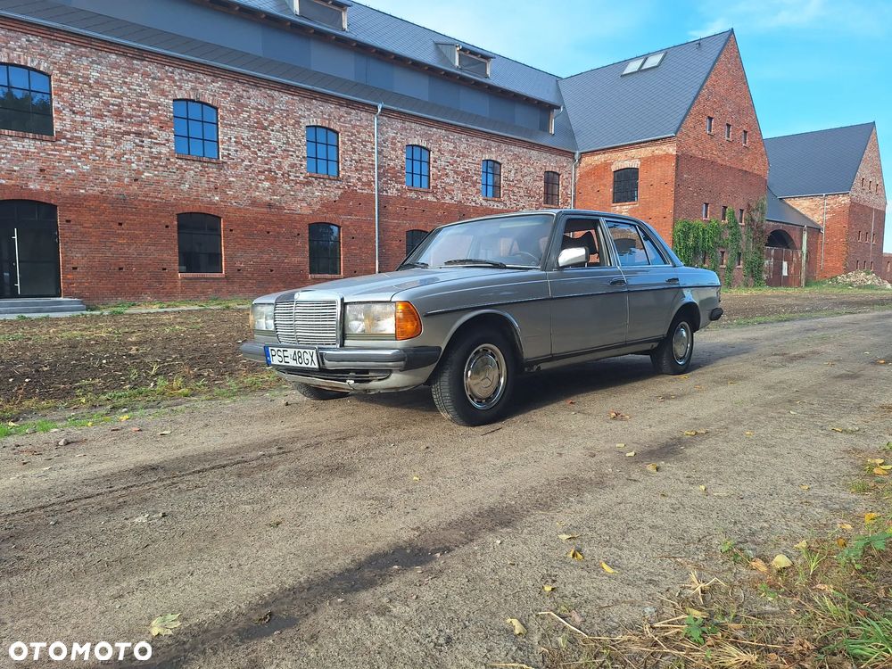 Mercedes-Benz W123 - 1