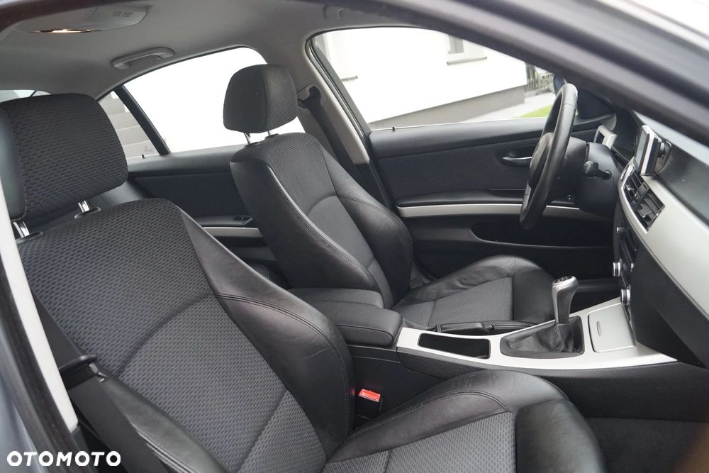 BMW Seria 3 325i - 17