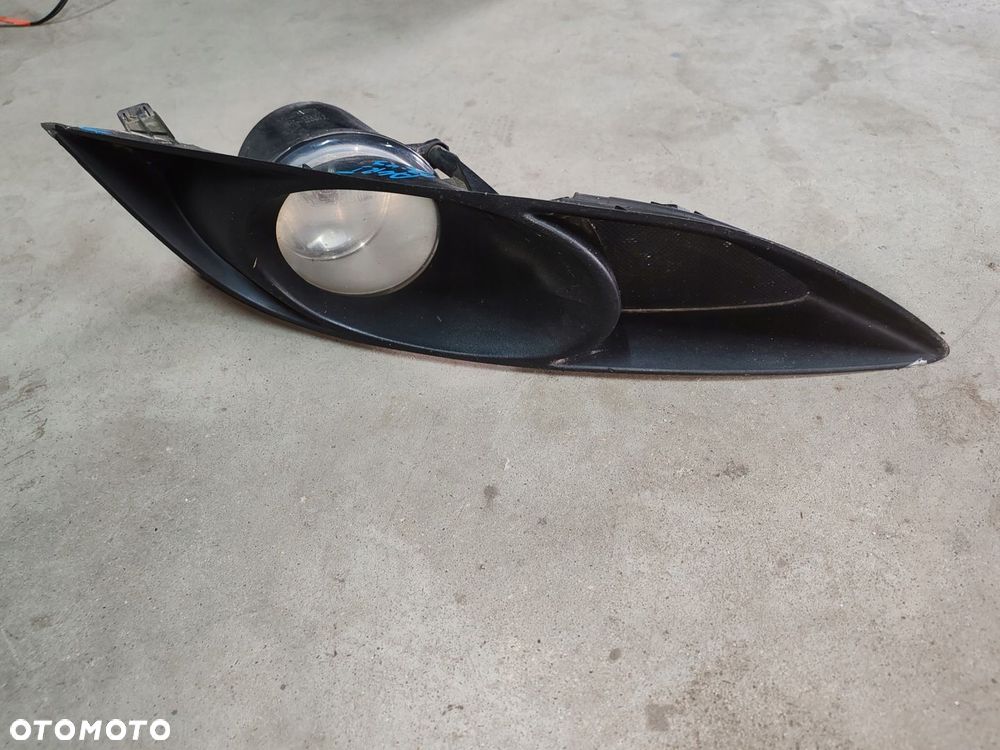 Halogen prawy kratka ramka halogenu prawa 81481-02050 Toyota Auris I 07-09