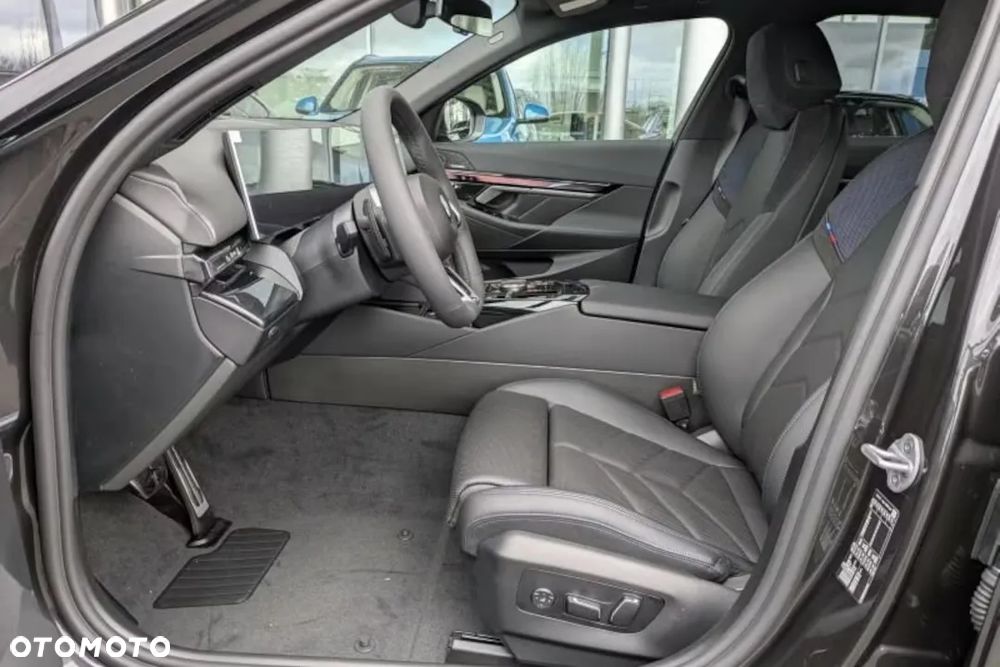 BMW Seria 5 520i mHEV M Sport - 24
