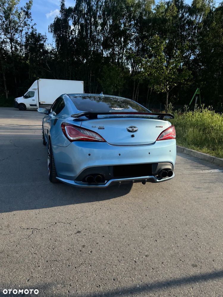 Hyundai Genesis Coupe - 2