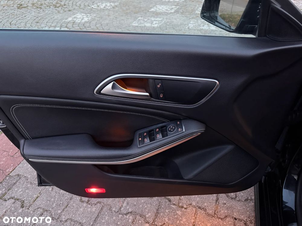 Mercedes-Benz CLA 200 d 7G-DCT UrbanStyle Edition - 38