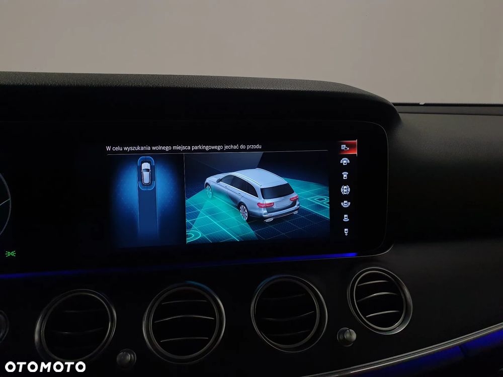 Mercedes-Benz Klasa E 300 de AMG - 25