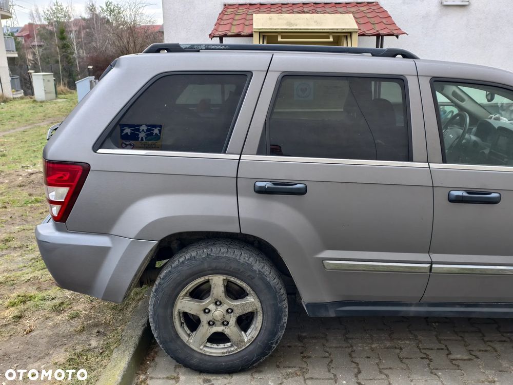 Jeep Grand Cherokee - 16