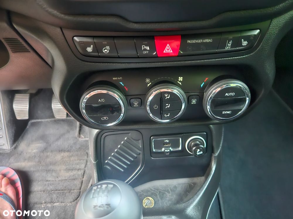 Jeep Renegade 1.4 MultiAir Limited - 40