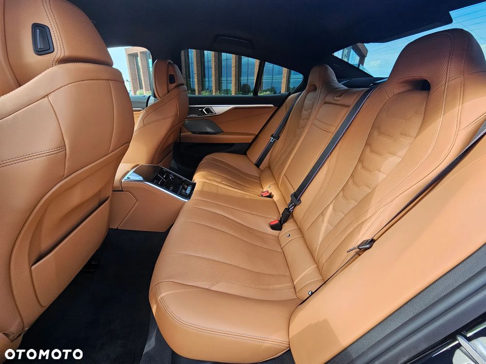 BMW Seria 8 840i xDrive - 14
