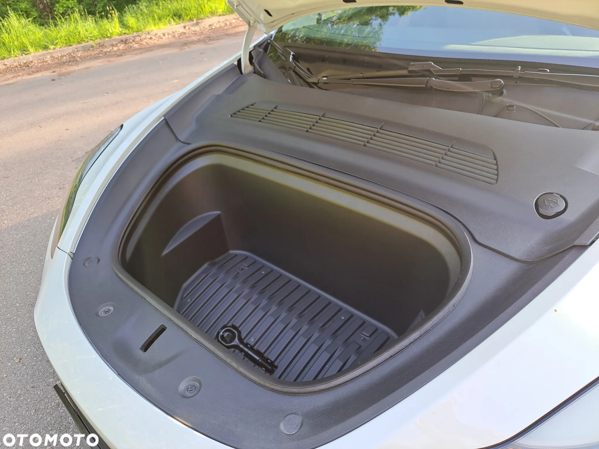 Tesla Y Model Long Range Dual Motor AWD - 13