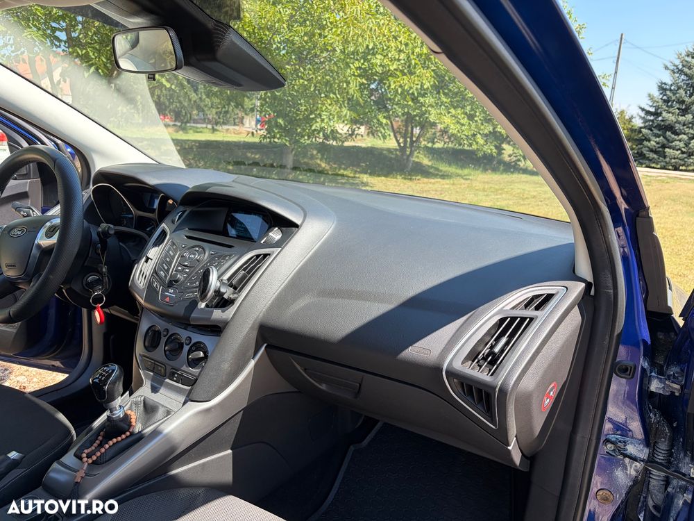 Ford Focus 1.6 TDCI ECOnetic 99g Start-Stopp-System SYNC Edition - 6