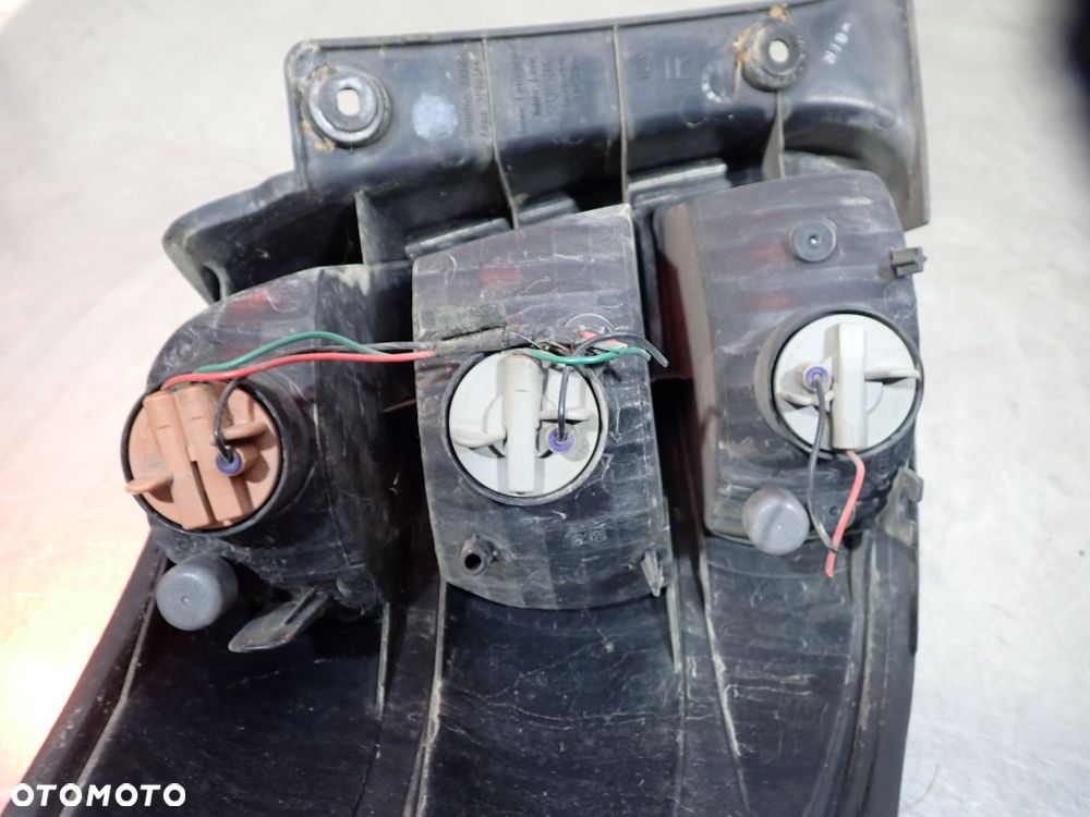 LAMPA PRAWA TYLNA SUZUKI SX4 1.6 - 8