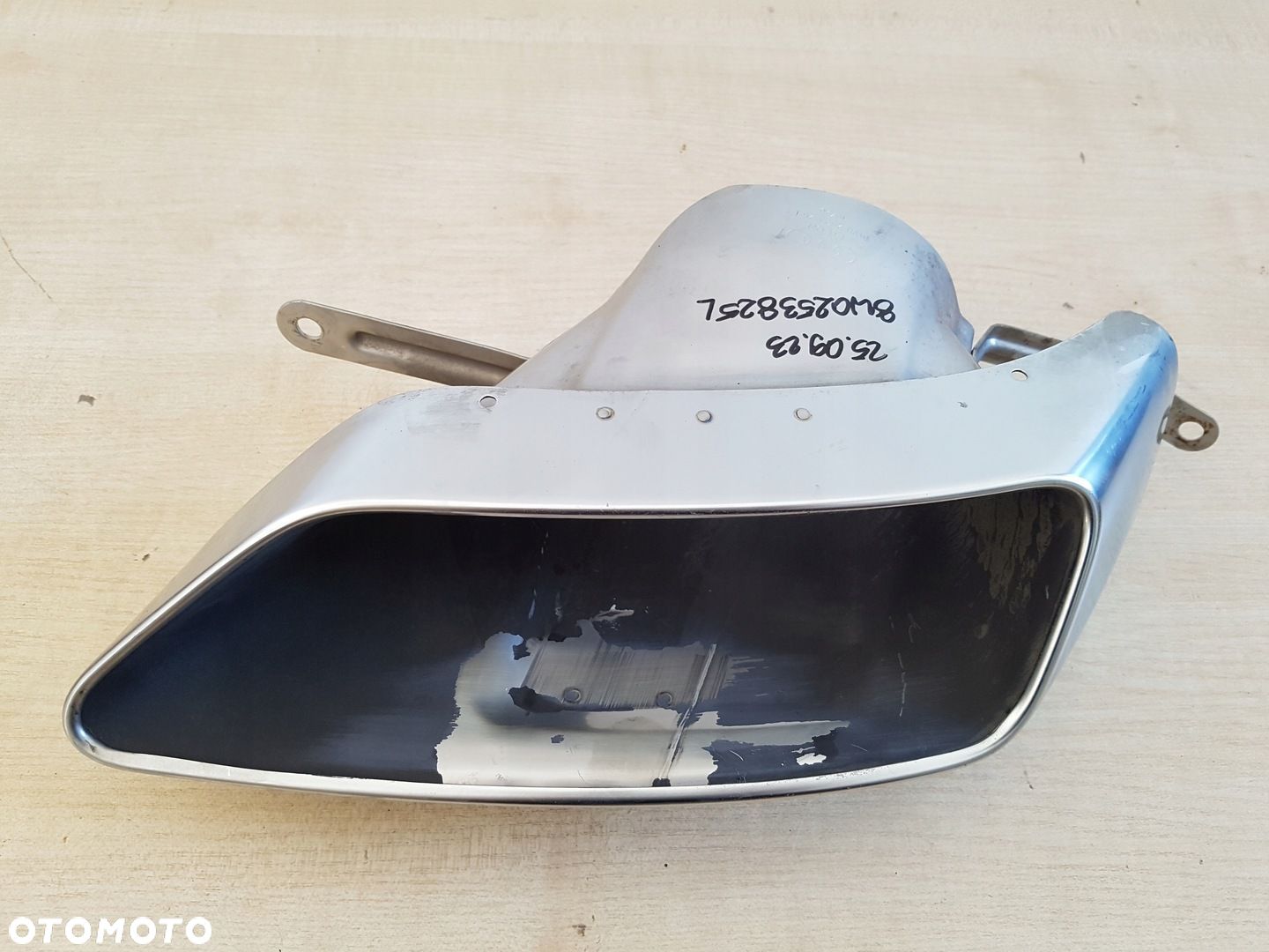 AUDI A4 B9 końcówka wydechu lewa 8W0253825L - 1