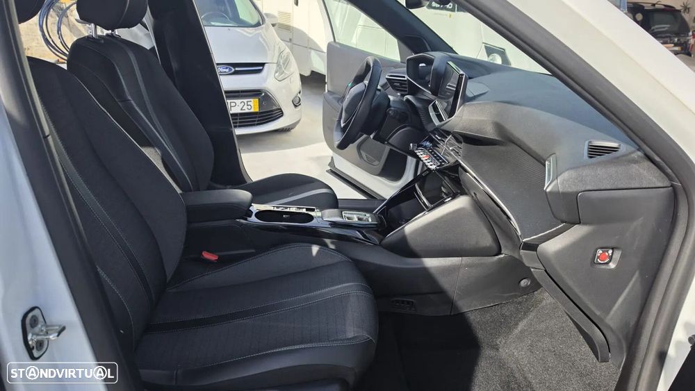 Peugeot e-2008 Allure - 10