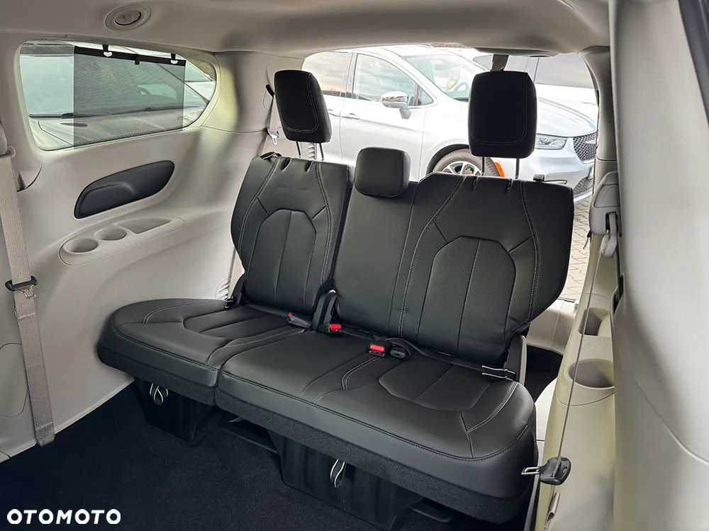 Chrysler Pacifica - 37