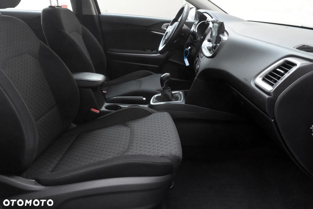 Kia Ceed 1.4 T-GDI L - 38