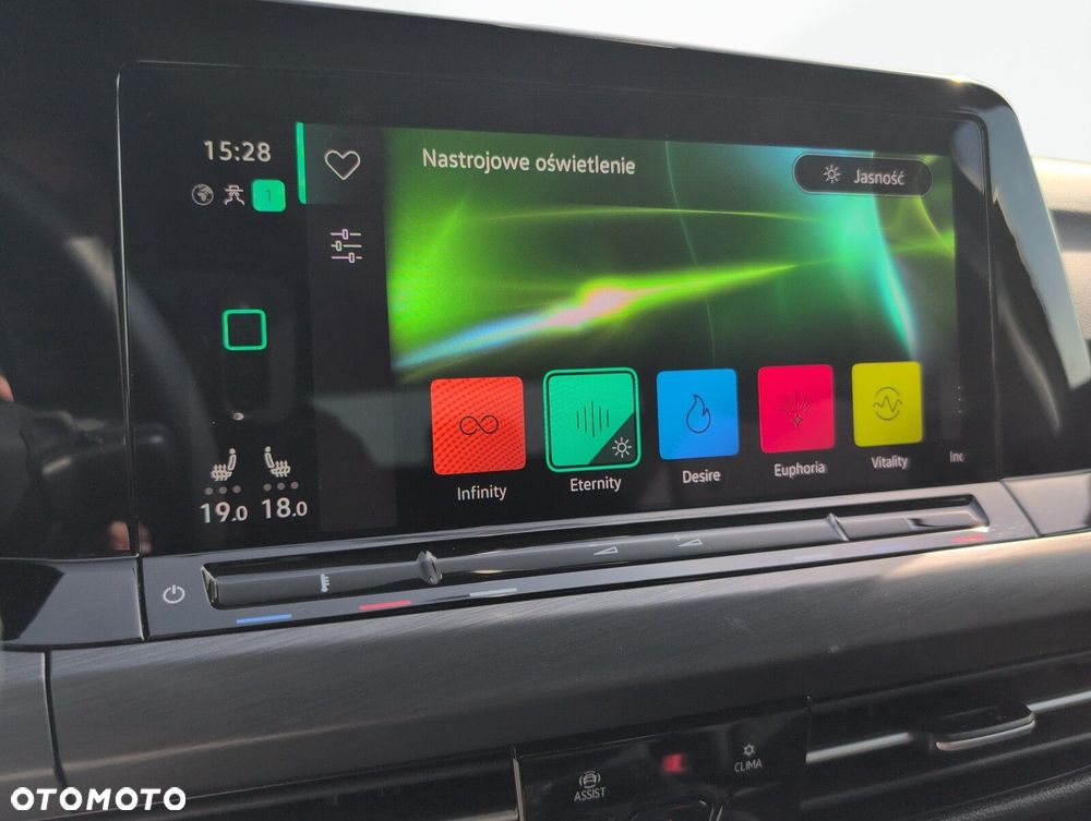 Volkswagen Golf 1.5 eTSI EVO Style DSG - 25