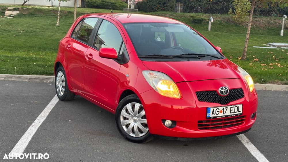 Toyota Yaris 1.3 Aut Luna - 2
