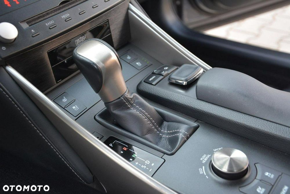 Lexus IS Luxury Line - 31