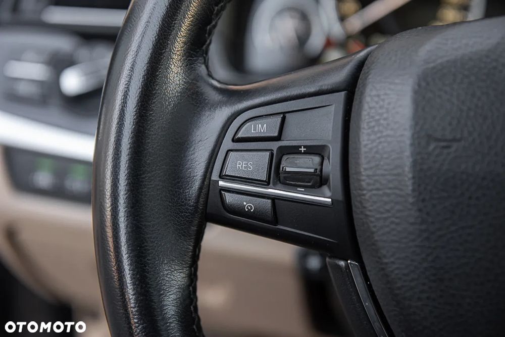 BMW Seria 5 525d Sport-Aut Luxury Line - 18