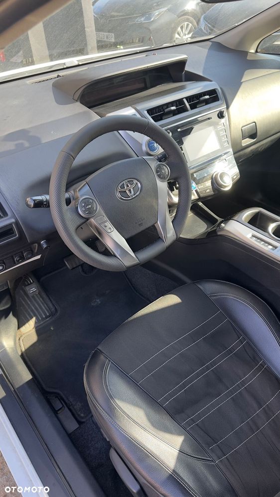 Toyota Prius+ (Hybrid) - 11