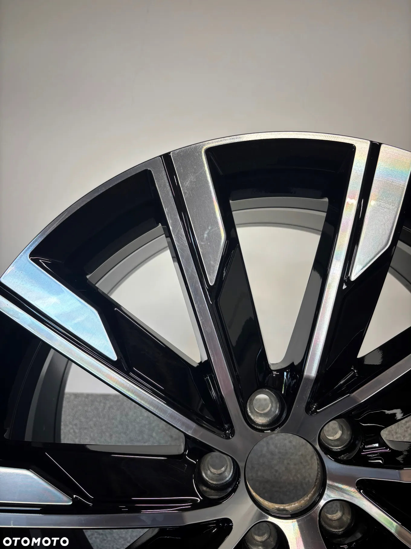 1 FELGA ALU. VOLVO V60,S60 R-GESIGN 20'' 8J ET45 - 4