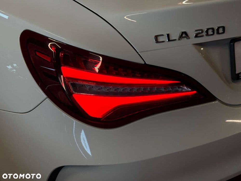 Mercedes-Benz CLA 200 7G-DCT AMG Line - 38