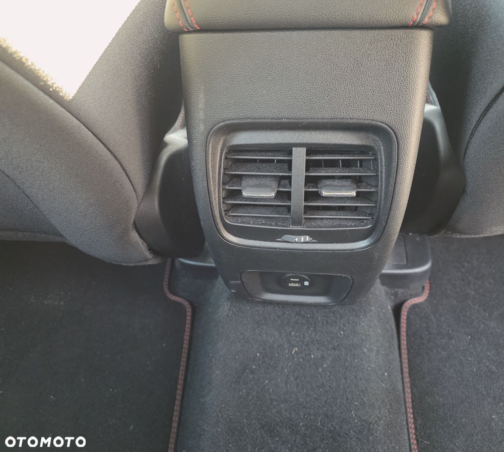 Ford Kuga 2.0 EcoBlue 4x4 ST-LINE - 9