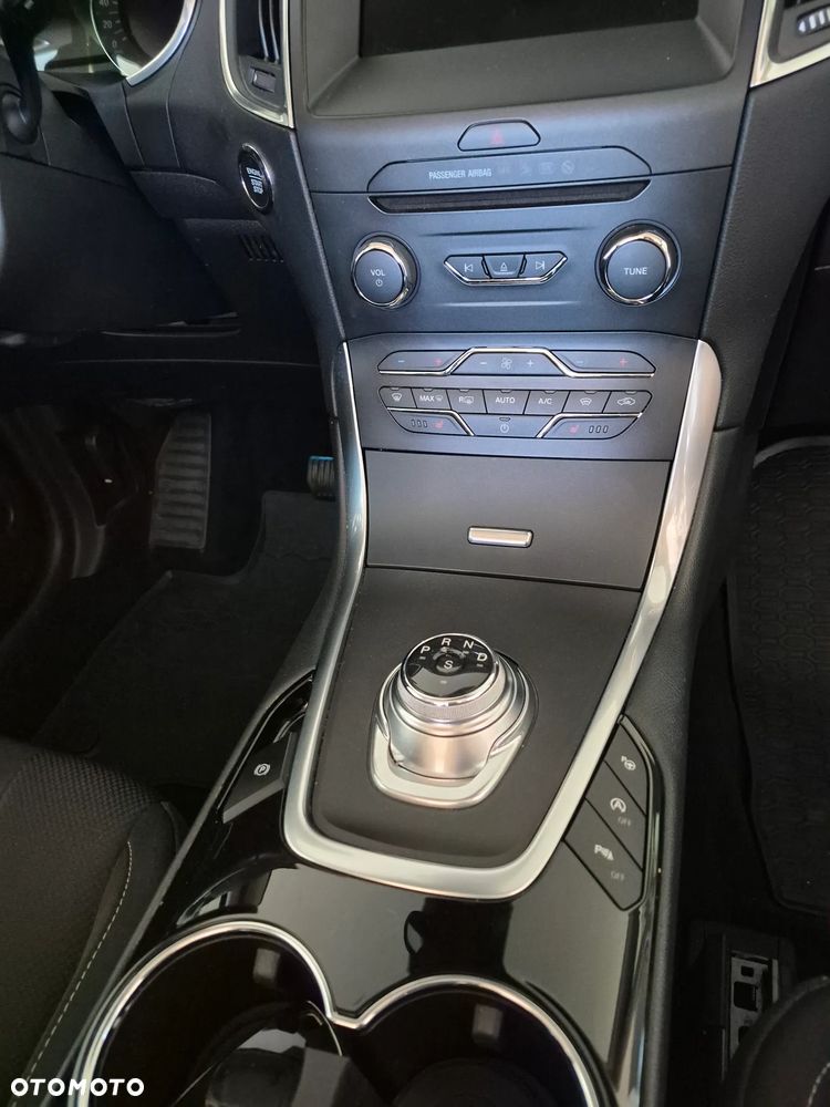 Ford S-Max 2.0 EcoBlue Titanium - 4