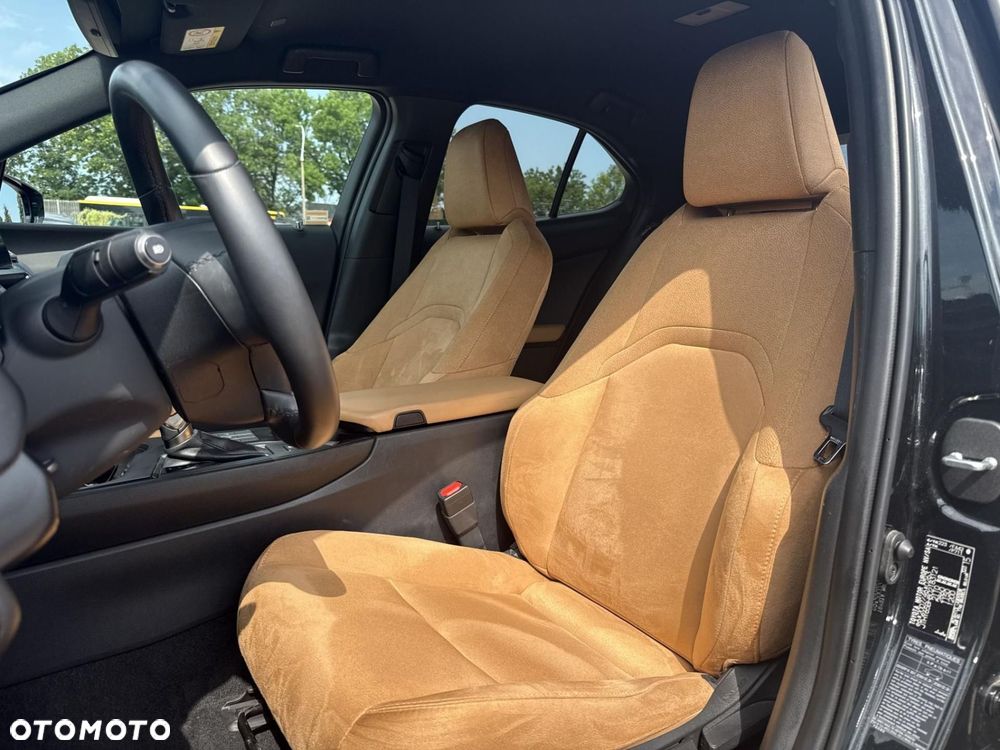 Lexus UX - 11