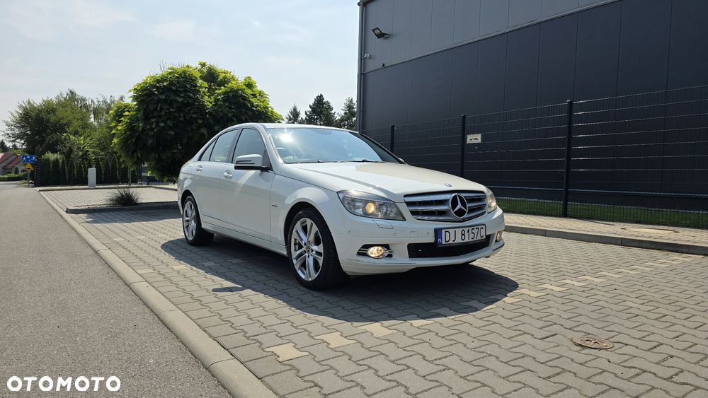 Mercedes-Benz Klasa C 220 CDI DPF Automatik BlueEFFICIENCY Avantgarde - 2