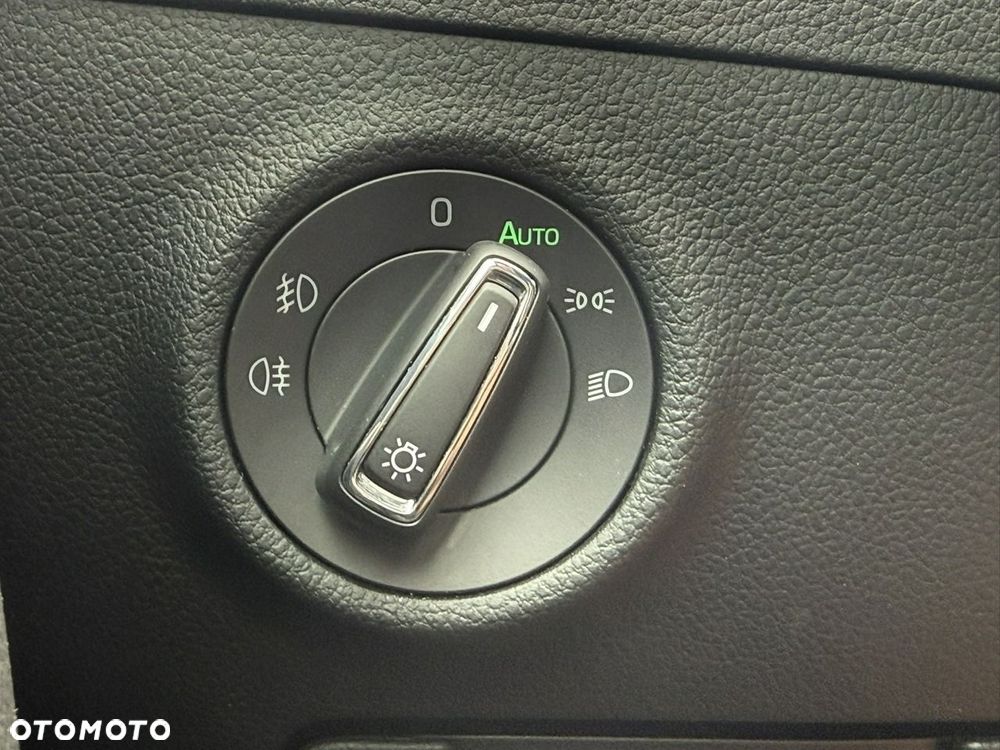 Skoda Superb 2.0 TDI SCR Ambition - 37