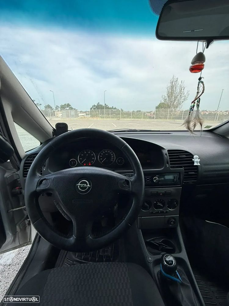 Opel Zafira - 2