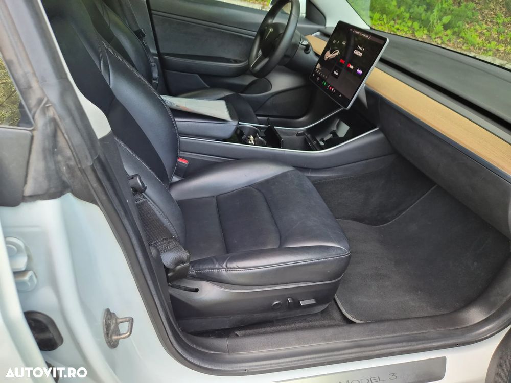 Tesla Model 3 - 32
