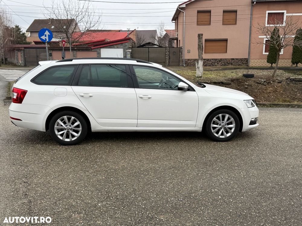 Skoda Octavia 1.6 TDI DSG Style - 2