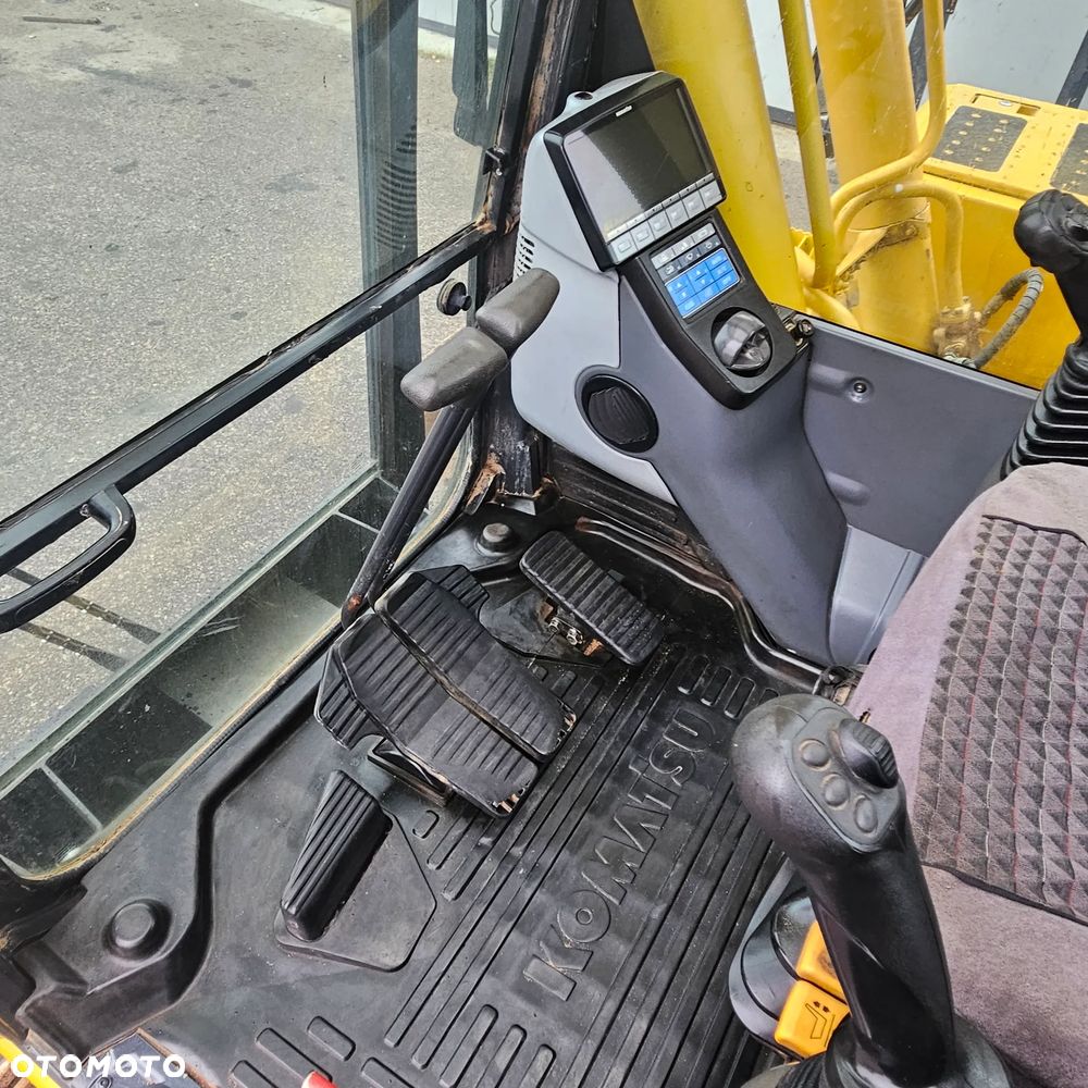 Komatsu PC210 - 16