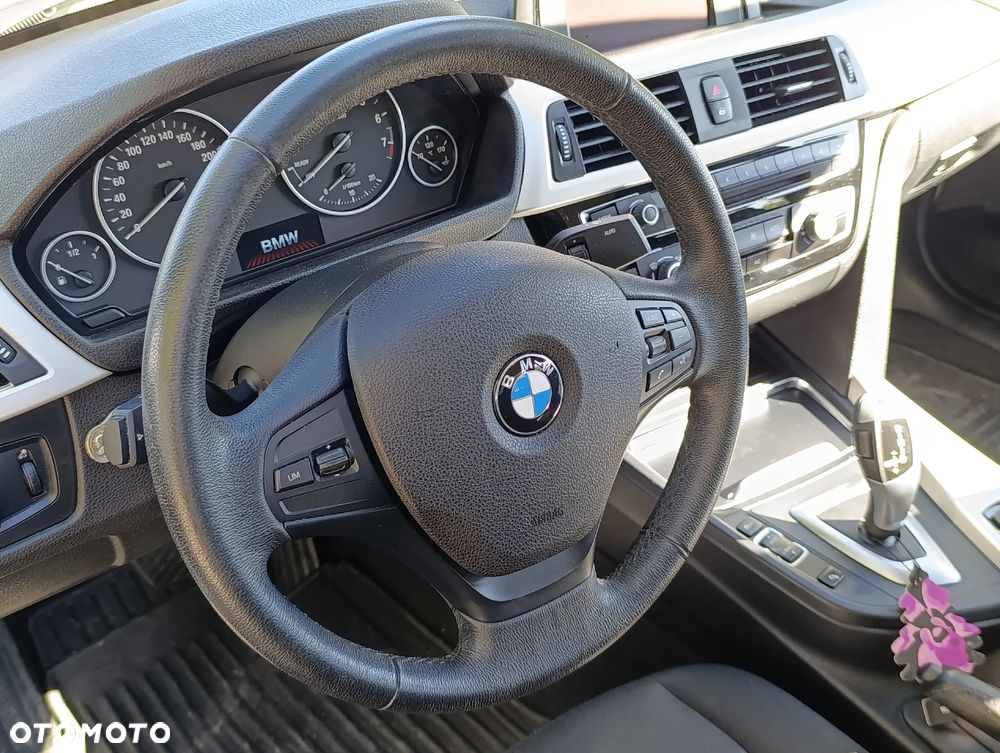 BMW Seria 3 318i - 8