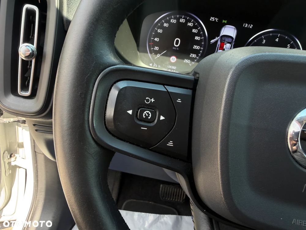 Volvo XC 40 T3 Momentum - 26